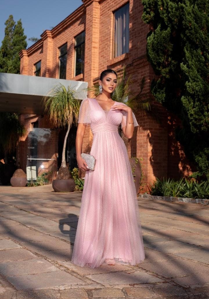 Vestido rosa con tul y manga