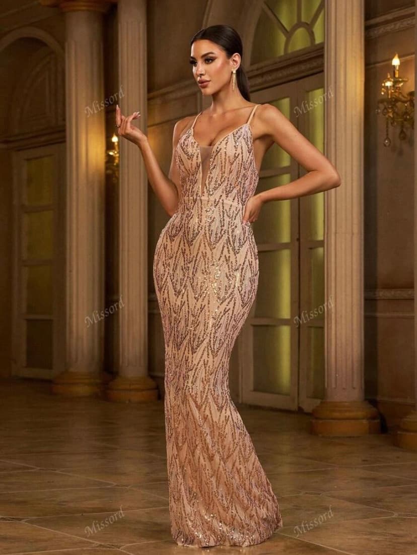 Vestido beige con lentejuelas